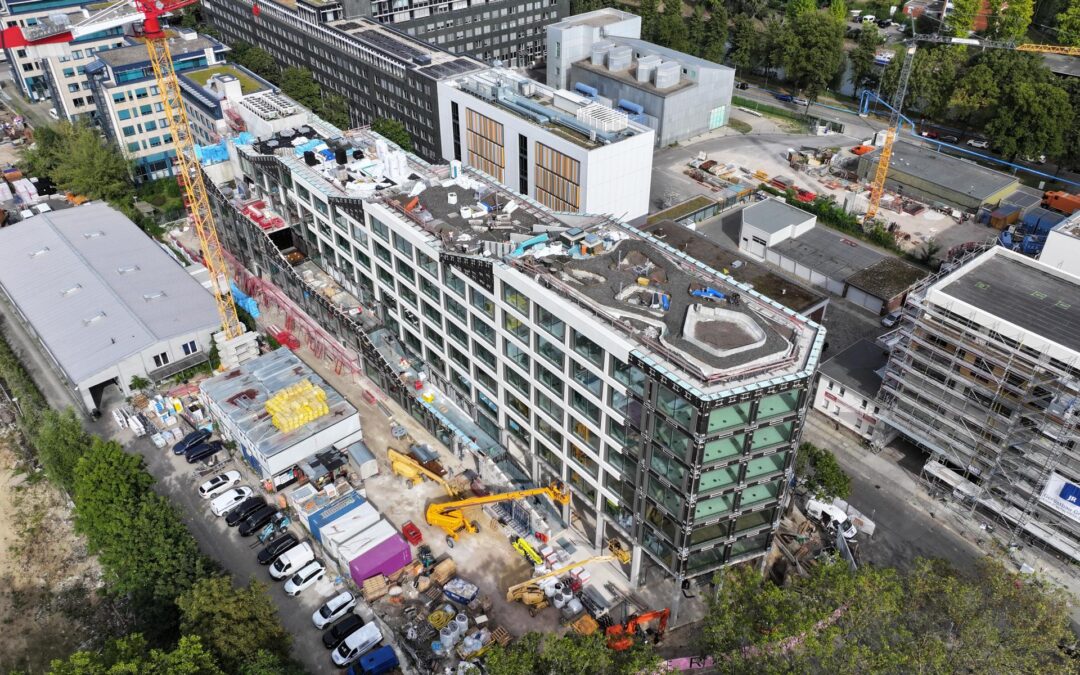 Drohnenaufnahmen innovativer Bürokomplex in Berlin