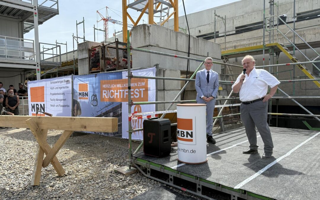 Richtfest für neuen Sporthallenkomplex in Remscheid